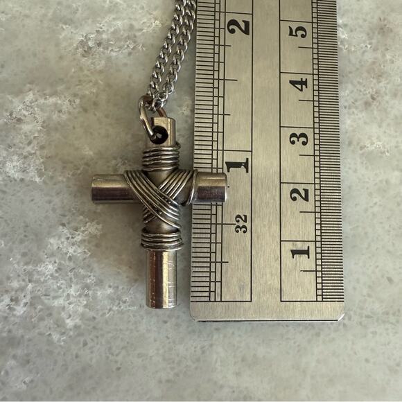 Vintage Cross Pendant Necklace 18” Chain Silver Tone Religious Jewelry Easter - Picture 5 of 6